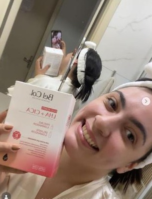 Alana com produto Bel Col UHA + CICA